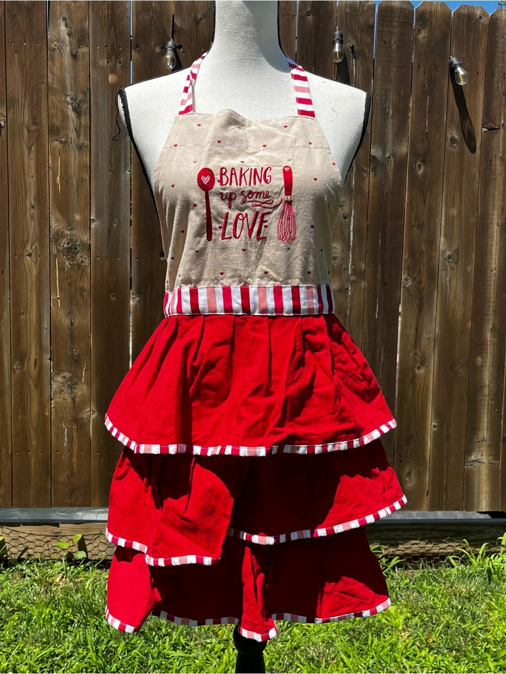 Woman’s Vintage Y2K 100% Cotton Valentines Day Red 'Baking Up Some Love' Apron!